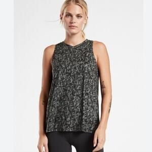 Athleta Sz M Chi Tank Camisole Camo Print Athletic Top Lightweight Training Gym